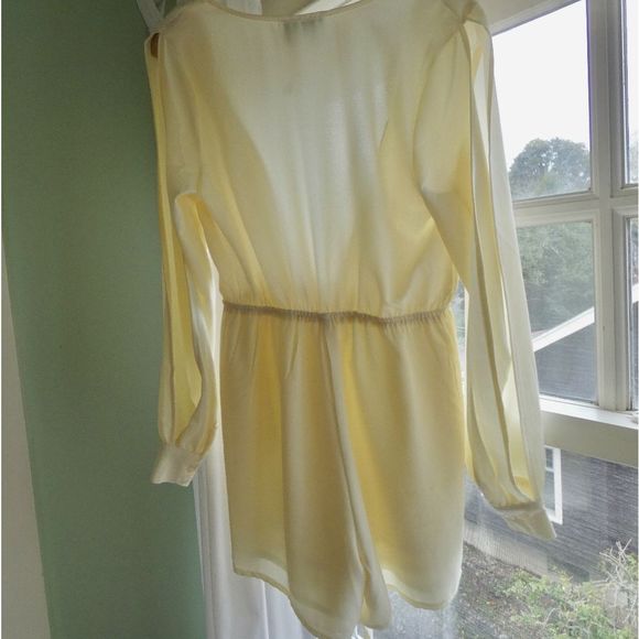 ⭐️ HOST PICK ⭐️ Sabo romper cream 6 P - Picture 3 of 11